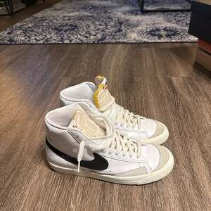 Nike Blazer Mid '77 Vintage White Black Sneakers